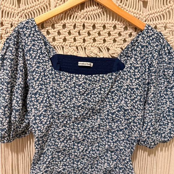 Abercrombie & Fitch Blue Floral Blouse – Square Neck Boho Cropped Puff Sleeve, M - Picture 1 of 2